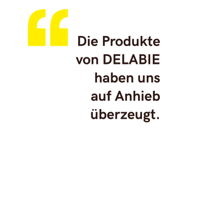 „Wir wollten eine kontrastreiche Ausstattung und waren seit langem auf der Suche nach sanitären Einrichtungen aus Edelstahl. Die Produkte von DELAB...